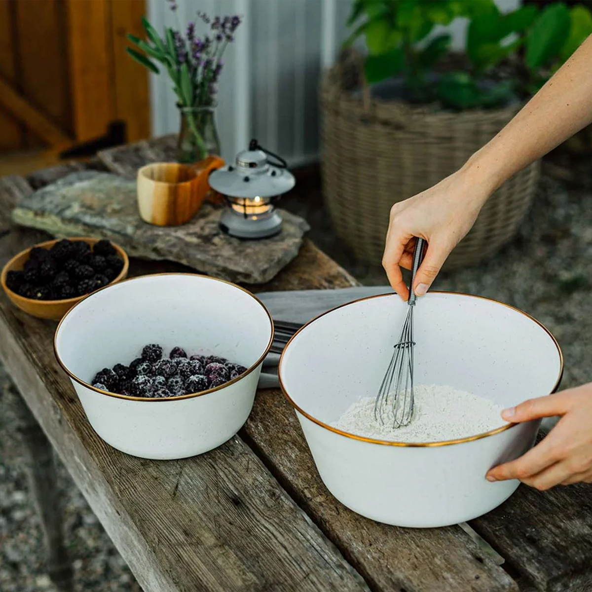 Barebones-misy-na-miesanie-biele-web